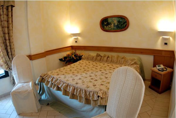 Hotel Pace San Giovanni Rotondo Zimmer foto