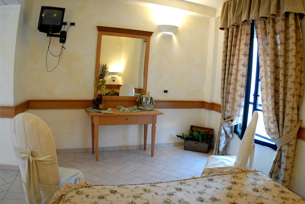 Hotel Pace San Giovanni Rotondo Zimmer foto